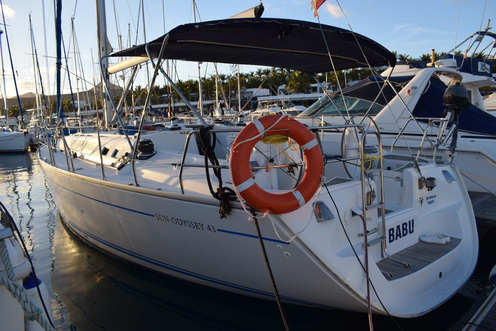 Botel Velero Babu *