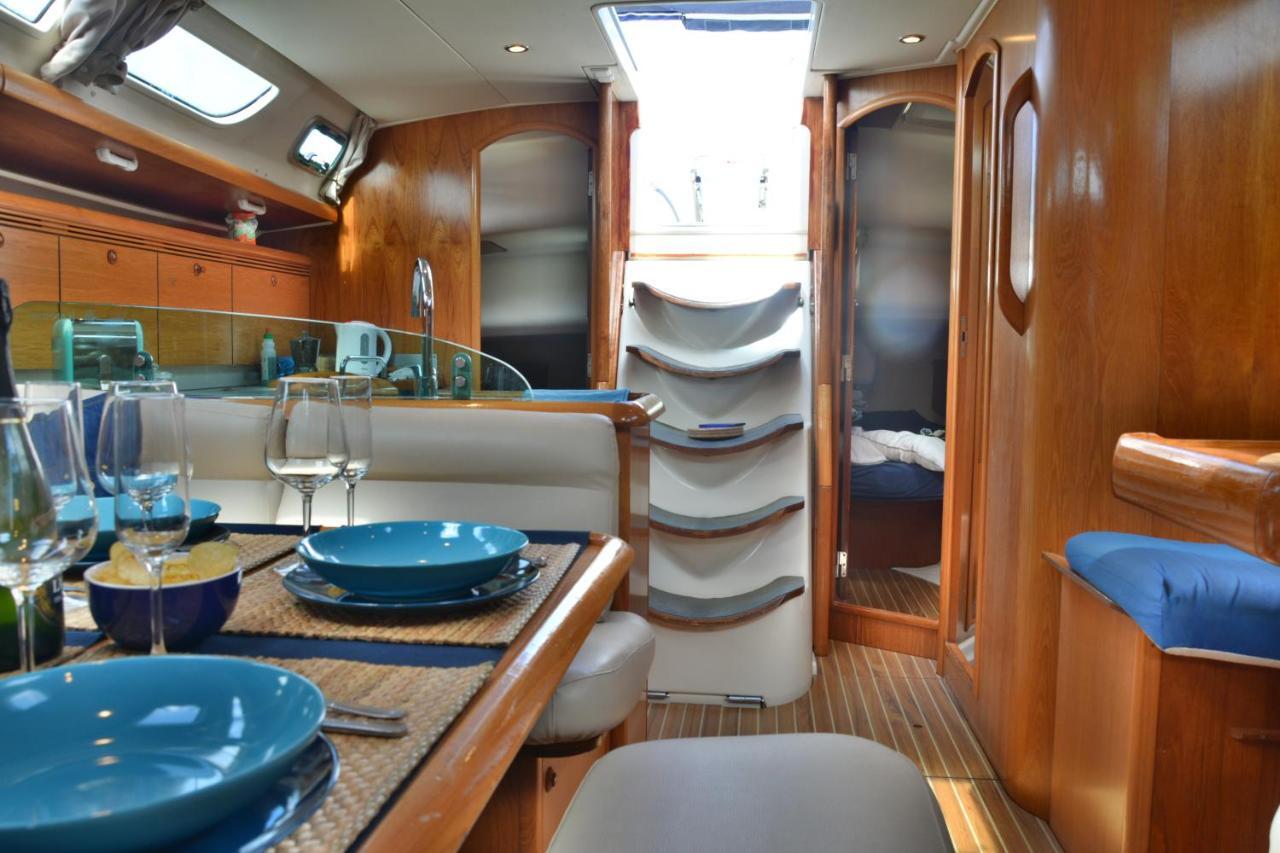 Velero Babu Botel
